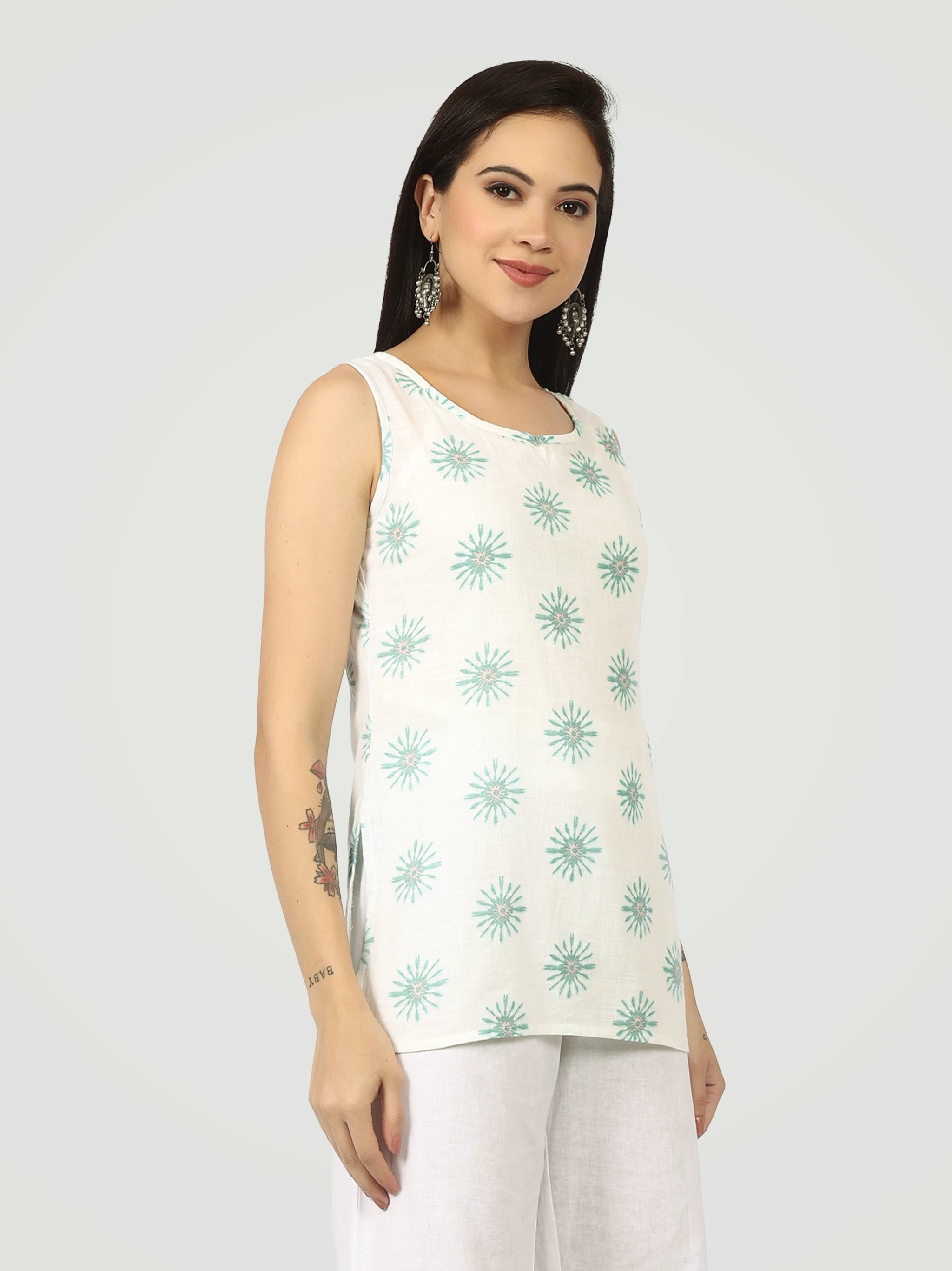 The Sunburst Motif Sleeveless Kurti – Aqua & White