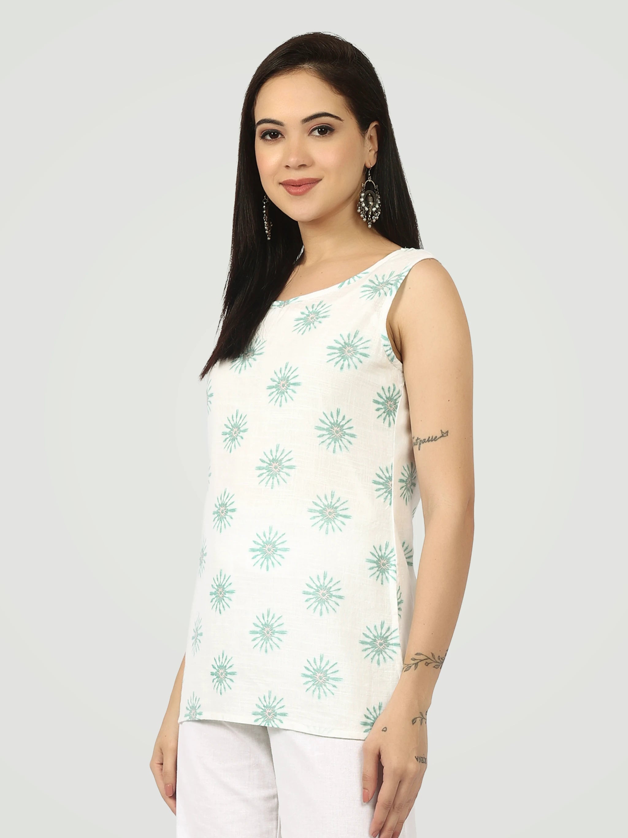 The Sunburst Motif Sleeveless Kurti – Aqua & White
