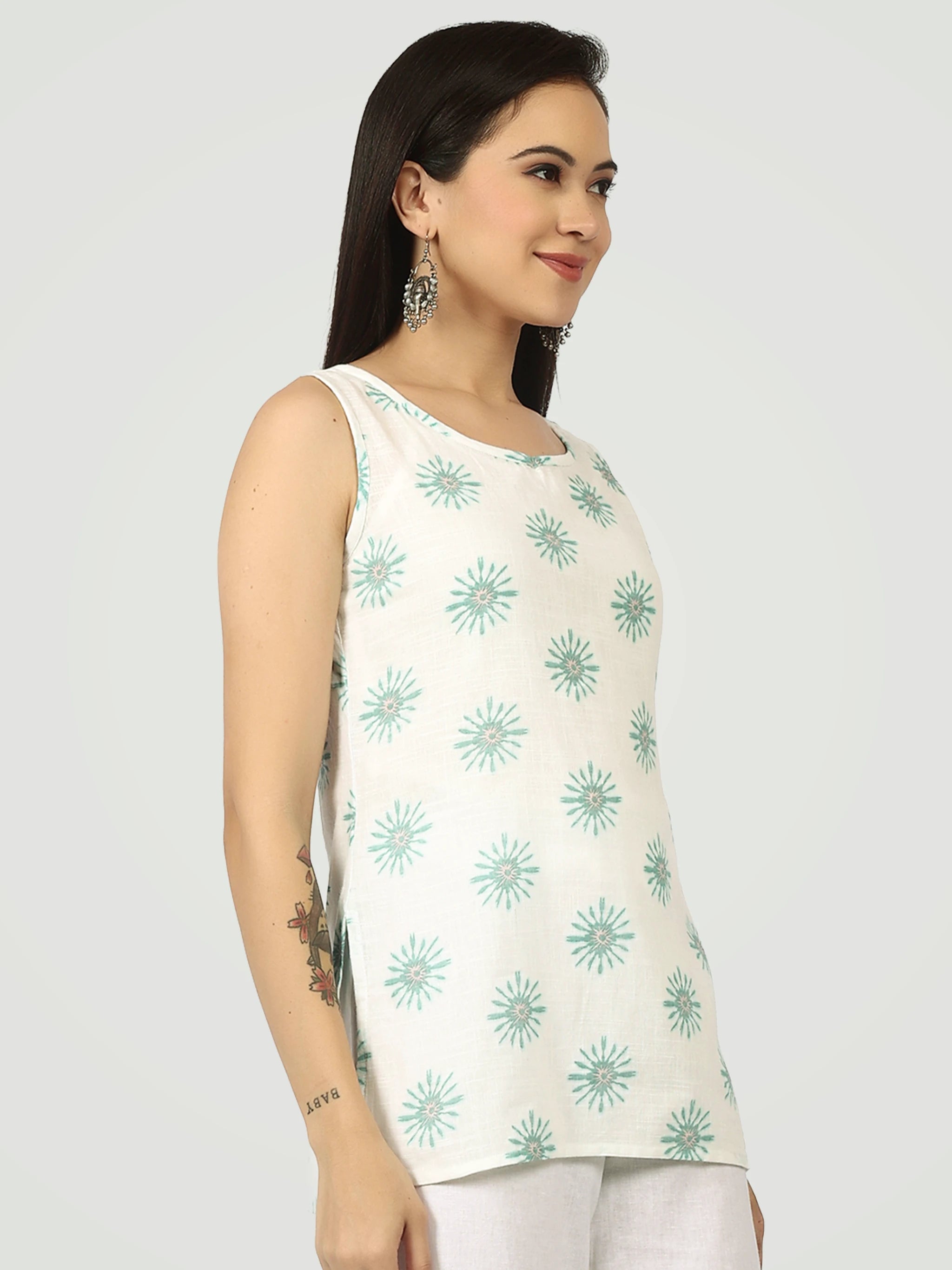 The Sunburst Motif Sleeveless Kurti – Aqua & White