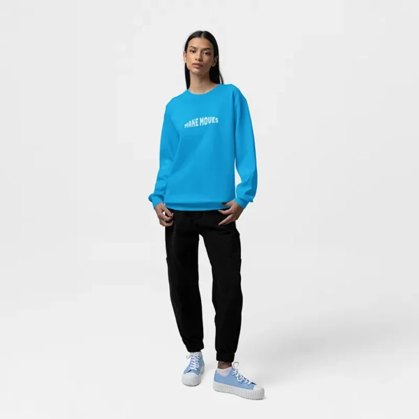 Blue oversized sweatshirt in a street style look